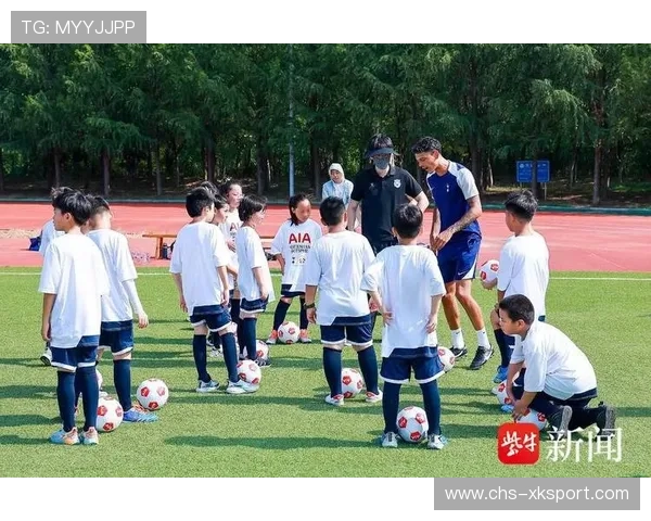 俱乐部青训基地对外开放日吸引众多家长，俱乐部青训营有工资吗
