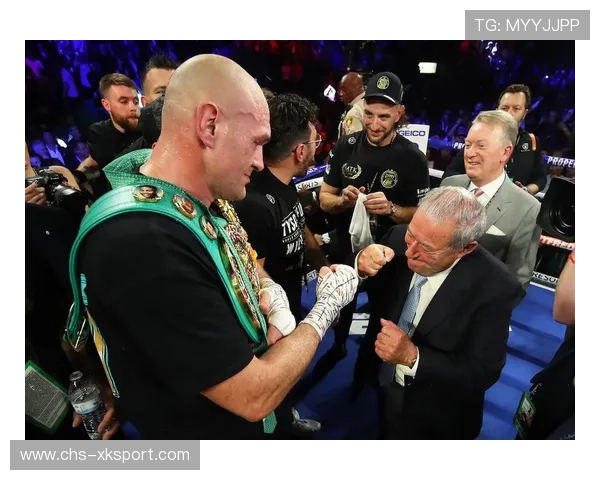 拳击赛焦点战,泰森·富里成功卫冕,泰森富里拳套 拳击赛焦点战,泰森·富里成功卫冕,泰森富里拳套